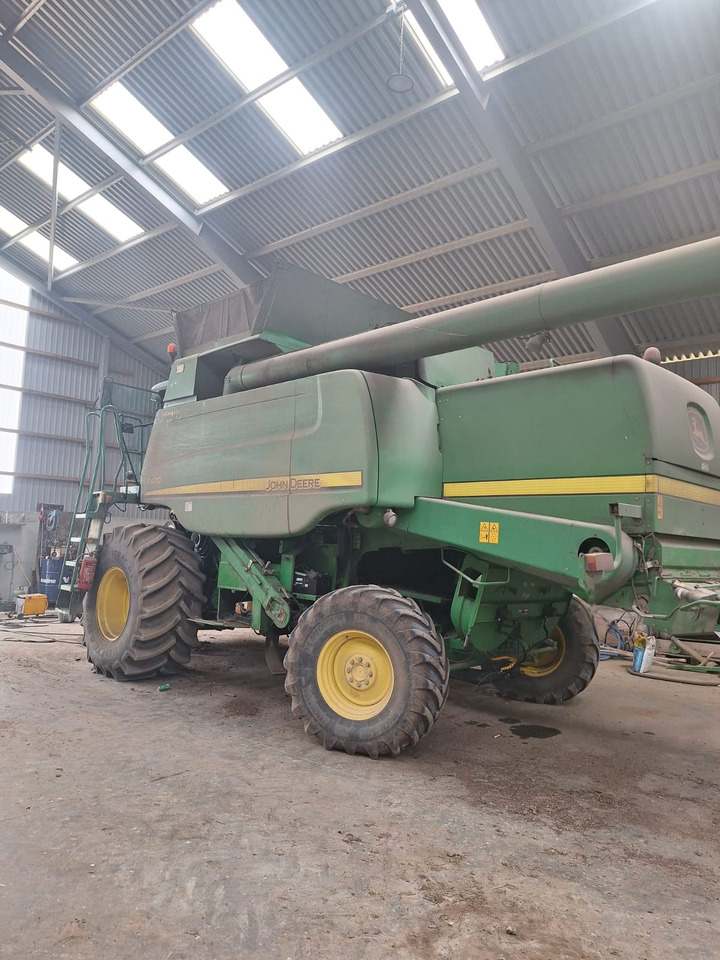 JOHN DEERE T670 - Θεριζοαλωνιστική μηχανή: φωτογραφία 1 JOHN DEERE T670 - Θεριζοαλωνιστική μηχανή: φωτογραφία 1