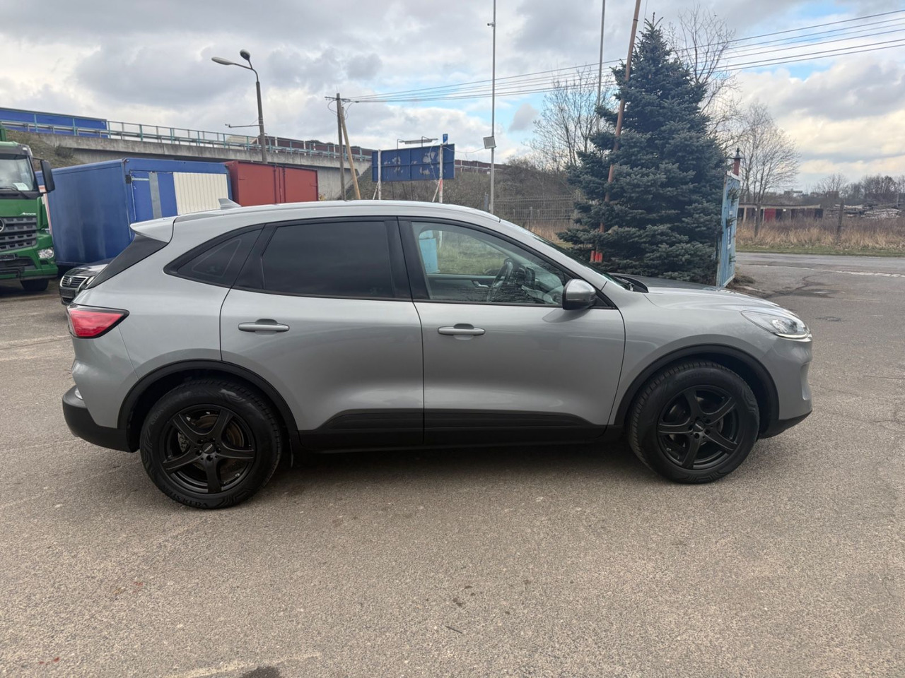 Ford Kuga Trend - Λιμουζίνα/ Sedan: φωτογραφία 3 Ford Kuga Trend - Λιμουζίνα/ Sedan: φωτογραφία 3