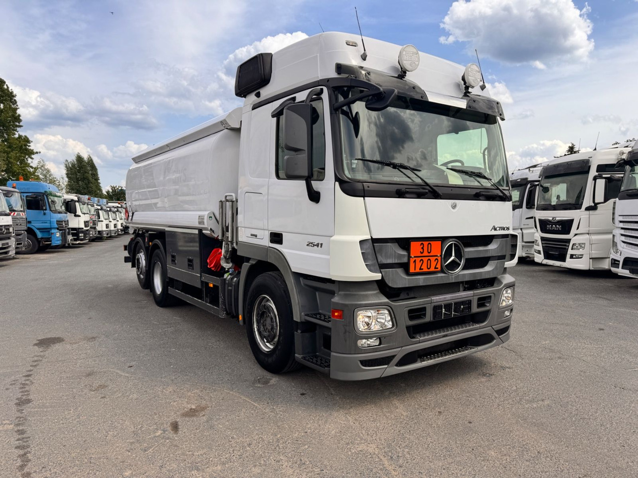 Mercedes-Benz Actros 2541 Tankwagen - Φορτηγό βυτιοφόρο: φωτογραφία 2 Mercedes-Benz Actros 2541 Tankwagen - Φορτηγό βυτιοφόρο: φωτογραφία 2