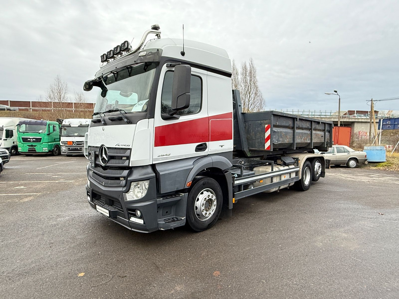 Mercedes-Benz Actros 2542 Abrollkipper mit Container - Φορτηγό φόρτωσης γάντζου: φωτογραφία 3 Mercedes-Benz Actros 2542 Abrollkipper mit Container - Φορτηγό φόρτωσης γάντζου: φωτογραφία 3