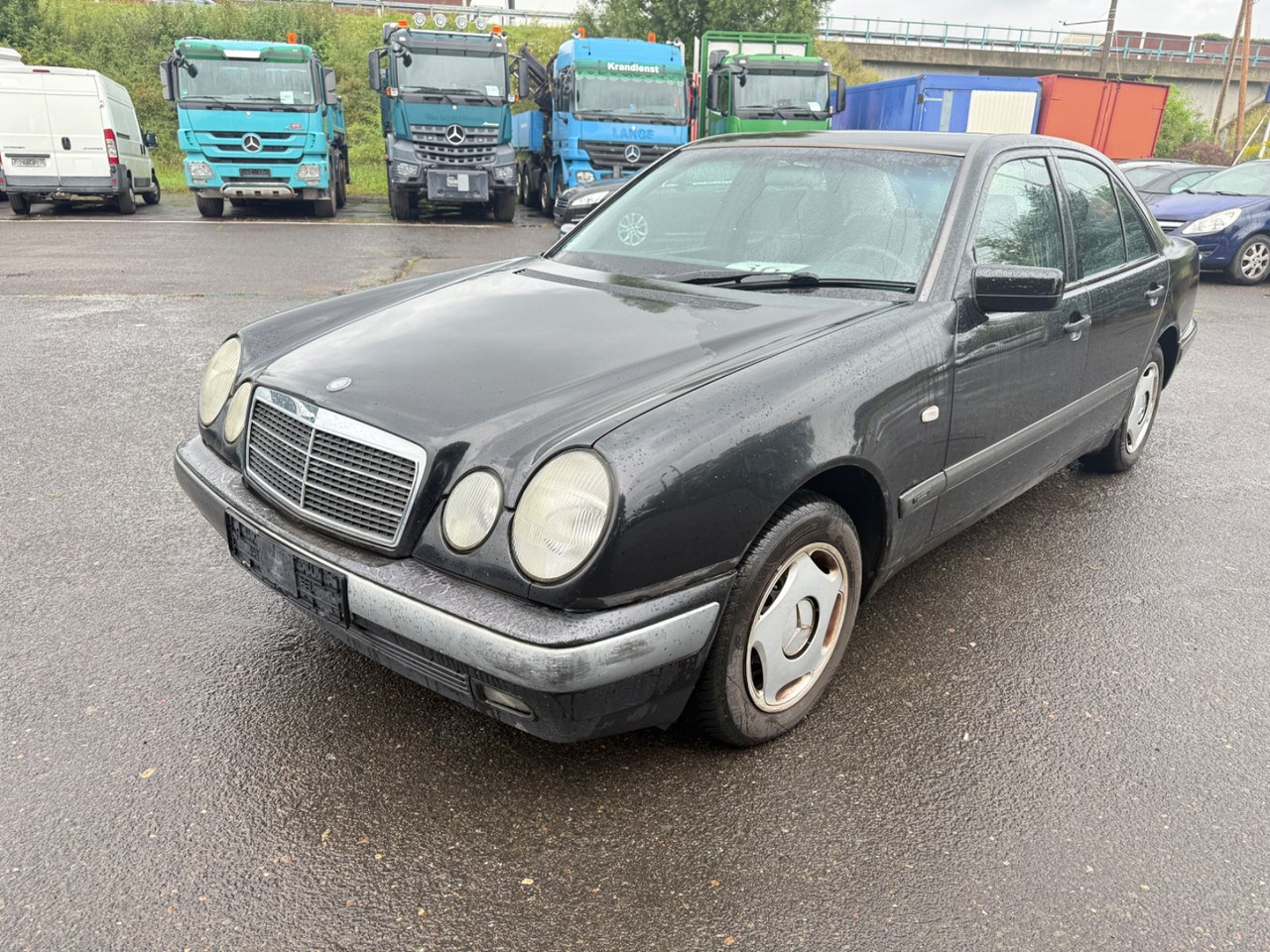 Mercedes-Benz E 200 - Λιμουζίνα/ Sedan: φωτογραφία 3 Mercedes-Benz E 200 - Λιμουζίνα/ Sedan: φωτογραφία 3