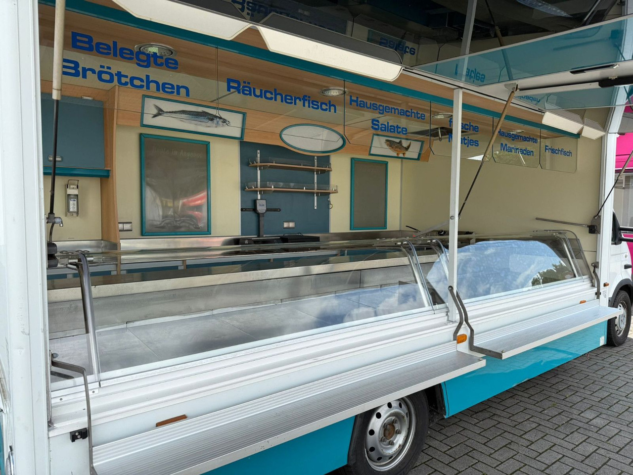 Renault Borco Höhns Fischmobil - Αυτοκινούμενη καντίνα: φωτογραφία 2 Renault Borco Höhns Fischmobil - Αυτοκινούμενη καντίνα: φωτογραφία 2