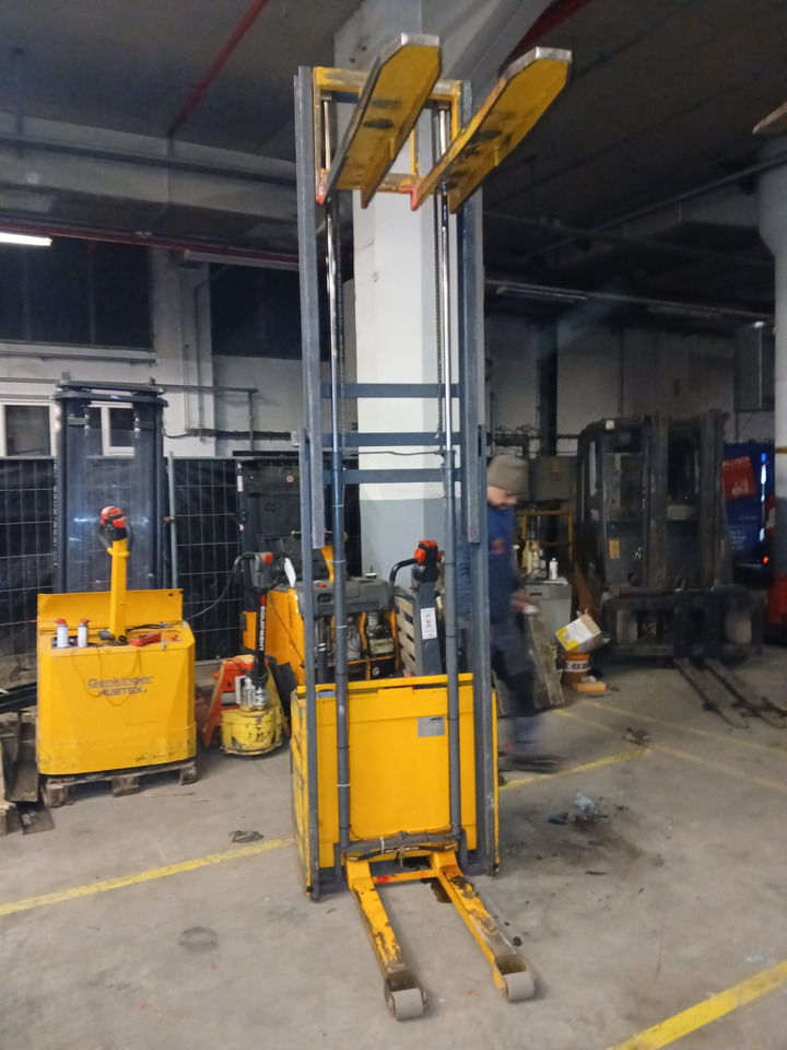 EGV12 - Μηχάνημα στοίβαξης: φωτογραφία 3 EGV12 - Μηχάνημα στοίβαξης: φωτογραφία 3