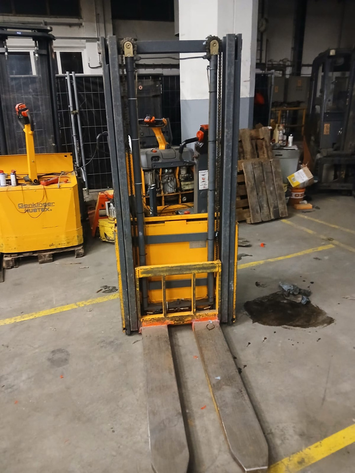 EGV12 - Μηχάνημα στοίβαξης: φωτογραφία 4 EGV12 - Μηχάνημα στοίβαξης: φωτογραφία 4