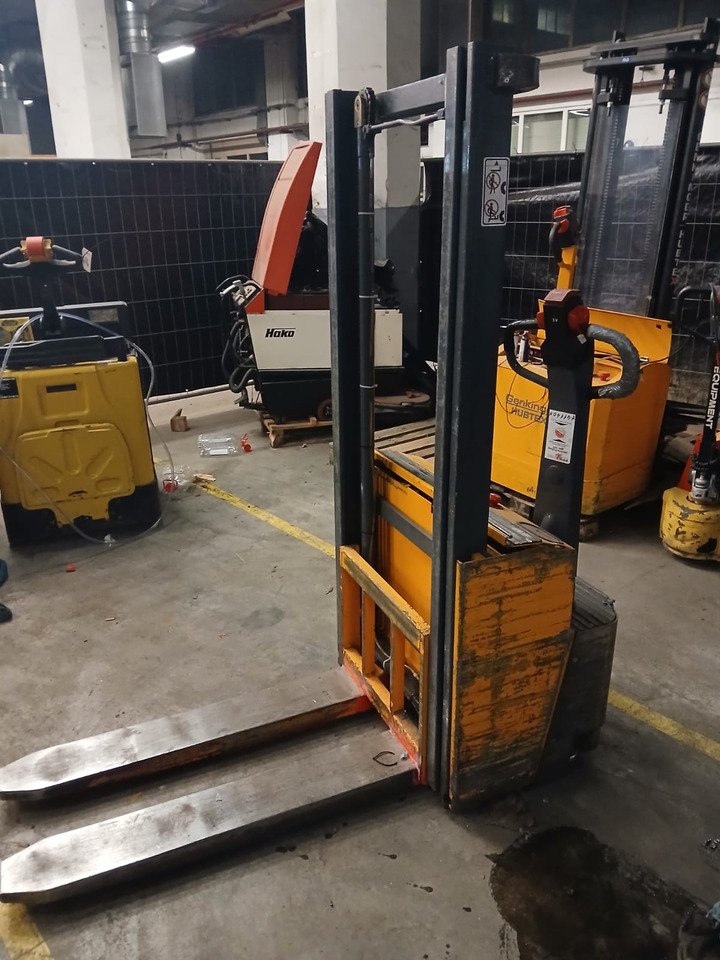 EGV12 - Μηχάνημα στοίβαξης: φωτογραφία 1 EGV12 - Μηχάνημα στοίβαξης: φωτογραφία 1