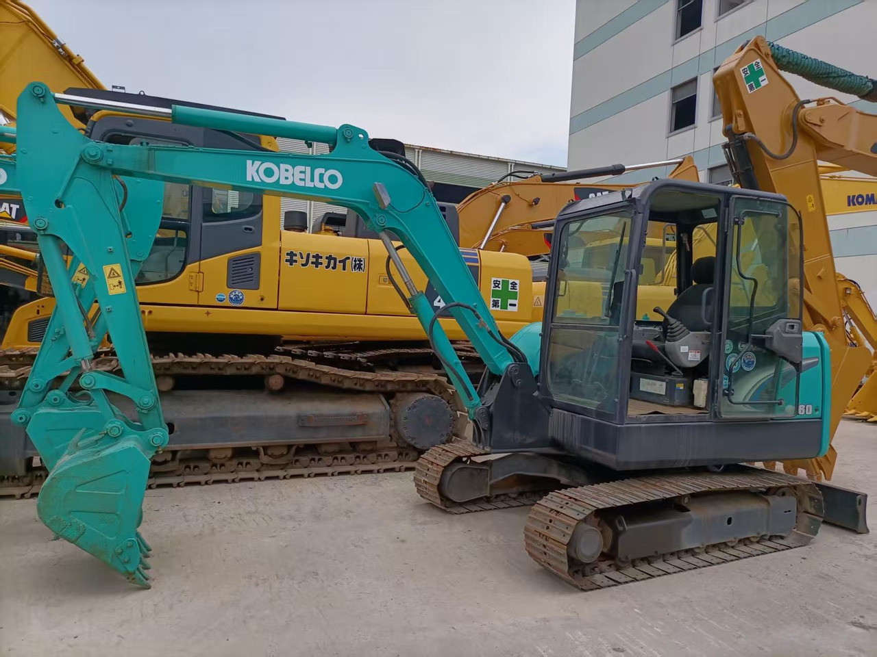 Kobelco SK60 - Μίνι εκσκαφέας: φωτογραφία 1 Kobelco SK60 - Μίνι εκσκαφέας: φωτογραφία 1