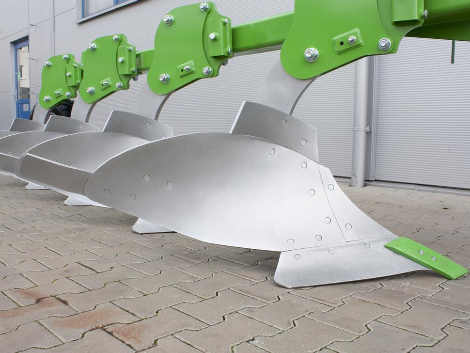 Bomet Pflüge / Single-beam plow / Charrue mono-poutre / Aratro / Плуг / Pług jednobelkowy Libra 3+1 - Άροτρο: φωτογραφία 4 Bomet Pflüge / Single-beam plow / Charrue mono-poutre / Aratro / Плуг / Pług jednobelkowy Libra 3+1 - Άροτρο: φωτογραφία 4