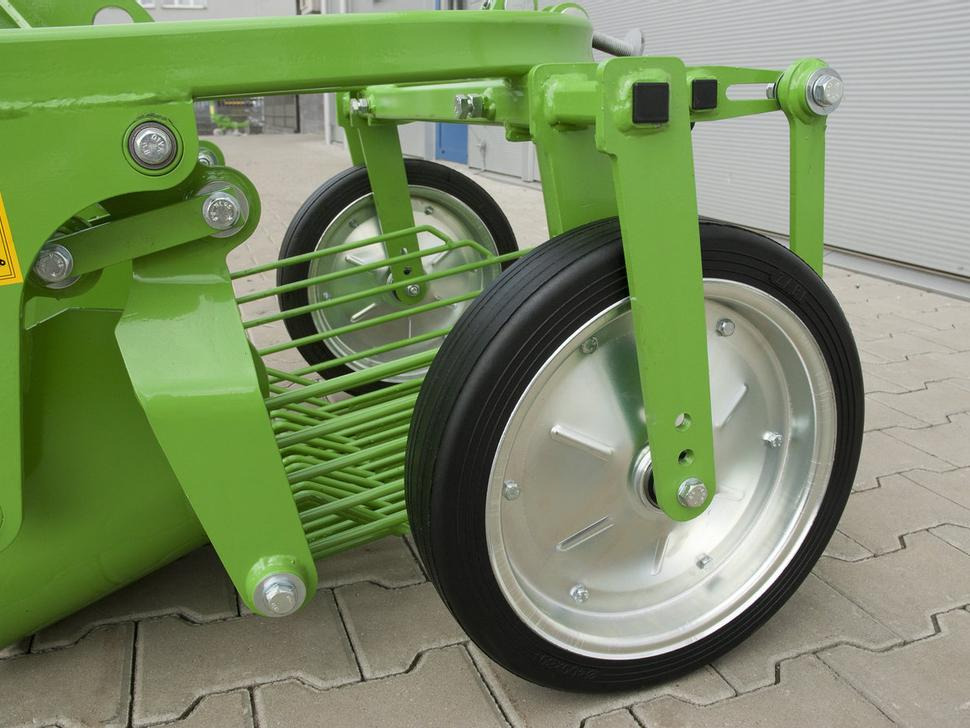 Μίσθωση Bomet Schwingsiebroder / Potato digger / Arracheuse de pomme de terre / Scavapatate / Однорядная картофельная копалка / Kopaczka do ziemniaków Ursa Z655/1 Bomet Schwingsiebroder / Potato digger / Arracheuse de pomme de terre / Scavapatate / Однорядная картофельная копалка / Kopaczka do ziemniaków Ursa Z655/1: φωτογραφία 9 Μίσθωση Bomet Schwingsiebroder / Potato digger / Arracheuse de pomme de terre / Scavapatate / Однорядная картофельная копалка / Kopaczka do ziemniaków Ursa Z655/1 Bomet Schwingsiebroder / Potato digger / Arracheuse de pomme de terre / Scavapatate / Однорядная картофельная копалка / Kopaczka do ziemniaków Ursa Z655/1: φωτογραφία 9