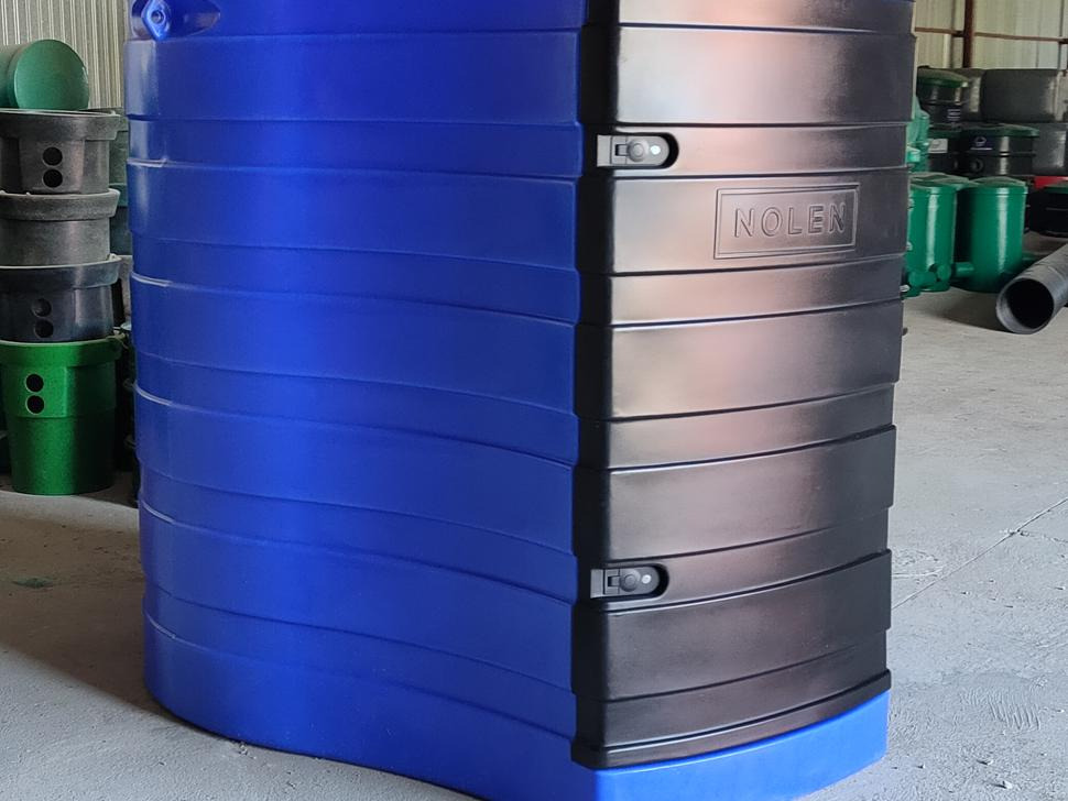 DC AdBlue-Behälter / AdBlue tank / Cuve à AdBlue / Serbatoio / Depósito / Бак для AdBlue / Zbiornik AdBlue 1500 l - Δεξαμενή αποθήκευσης: φωτογραφία 2 DC AdBlue-Behälter / AdBlue tank / Cuve à AdBlue / Serbatoio / Depósito / Бак для AdBlue / Zbiornik AdBlue 1500 l - Δεξαμενή αποθήκευσης: φωτογραφία 2