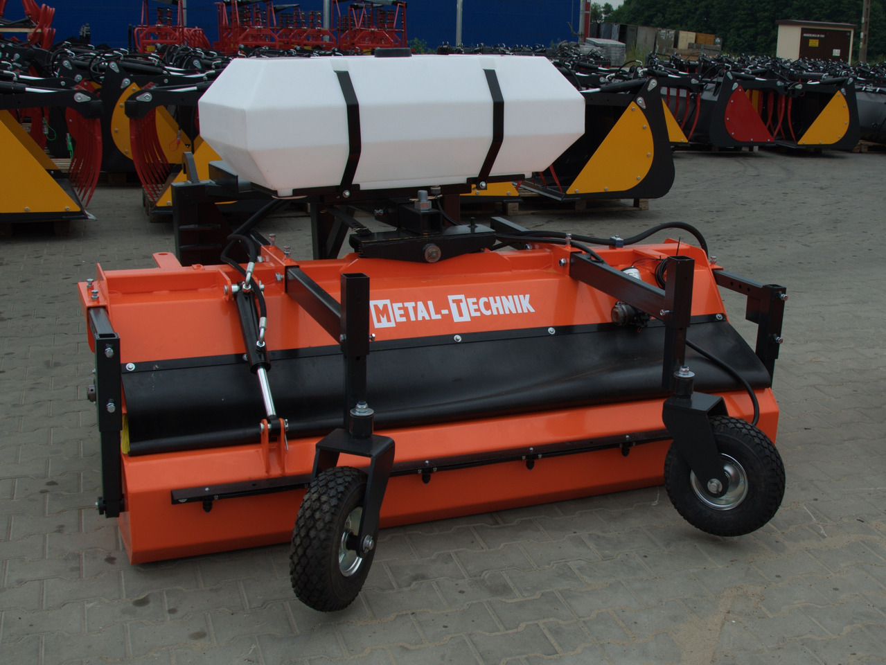 METAL-TECHNIK Kehrmaschine / Sweeper / Balayeuse / Spazzolatrice / Подметательно-уборочная машина / Zamiatarka 2 m - Σκούπα για Φορτωτησ για τρακτερ: φωτογραφία 1 METAL-TECHNIK Kehrmaschine / Sweeper / Balayeuse / Spazzolatrice / Подметательно-уборочная машина / Zamiatarka 2 m - Σκούπα για Φορτωτησ για τρακτερ: φωτογραφία 1
