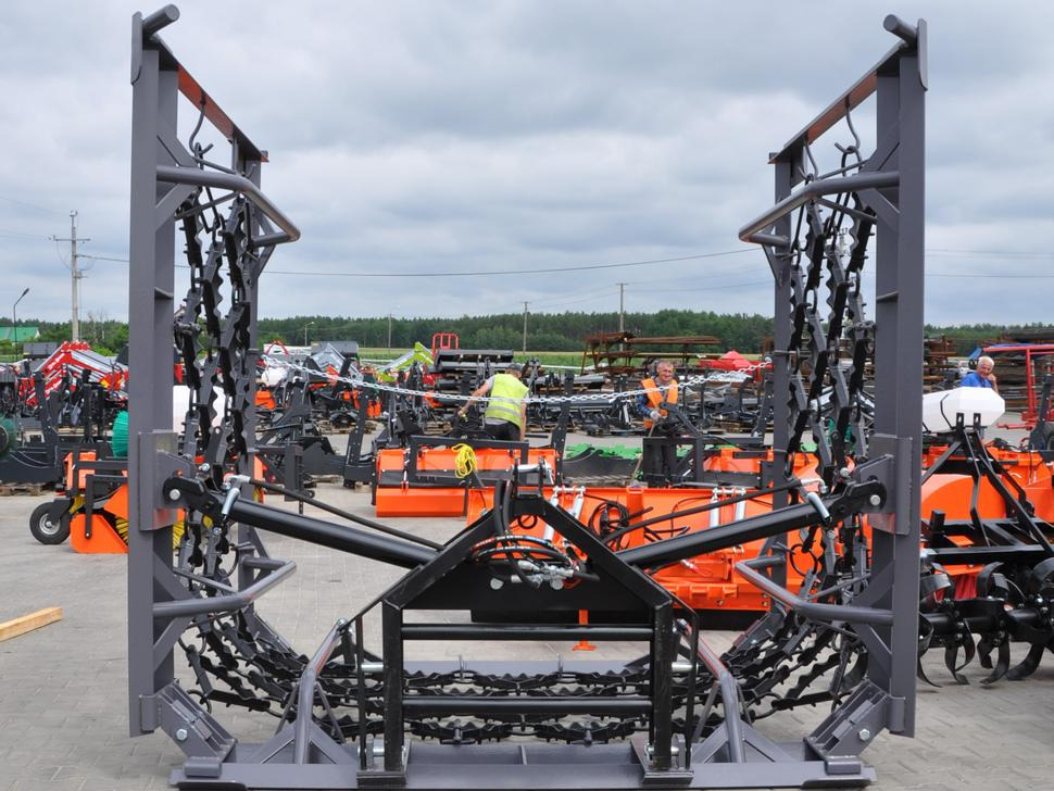 METAL-TECHNIK Wiesenegge / Meadow harrow / Herse de prairie / Strigliatrice / Полевая волокуша / Włóka łąkowa 8 m - Σβάρνα λιβαδιών: φωτογραφία 2 METAL-TECHNIK Wiesenegge / Meadow harrow / Herse de prairie / Strigliatrice / Полевая волокуша / Włóka łąkowa 8 m - Σβάρνα λιβαδιών: φωτογραφία 2