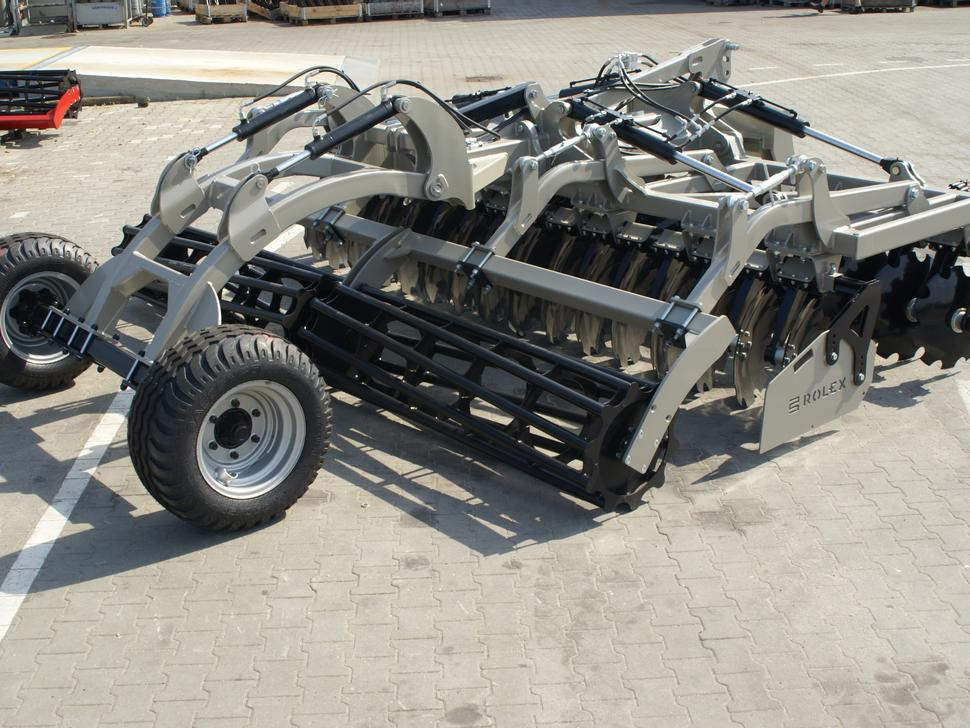 ROLEX Hydraulische Scheibenegge / Hydraulic discs harrow / Dechaumeur à disques / Erpice a dischi / Дисковая гидравлическая борона тип лёгкий с тележкой / Brona talerzowa hydraulicznie składana lekka - Δισκοσβάρνα: φωτογραφία 4 ROLEX Hydraulische Scheibenegge / Hydraulic discs harrow / Dechaumeur à disques / Erpice a dischi / Дисковая гидравлическая борона тип лёгкий с тележкой / Brona talerzowa hydraulicznie składana lekka - Δισκοσβάρνα: φωτογραφία 4