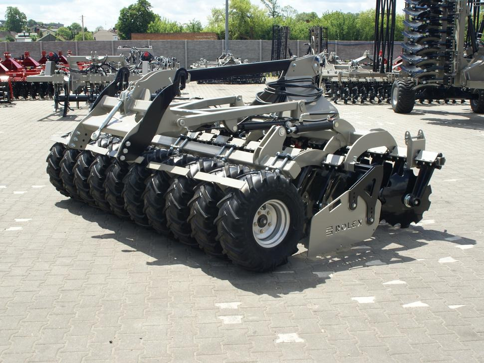 Νέα Δισκοσβάρνα ROLEX Scheibenegge /  Disc harrow with hydropack and tire roller / Dechaumeur à disques / Erpice a dischi / Дисковая борона с гидропаком и колёсным катком / Agregat talerzowy uprawowy z hydropackiem i: φωτογραφία 10