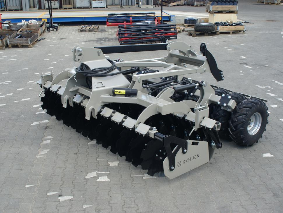 ROLEX Scheibenegge / Disc harrow with hydropack and tire roller / Dechaumeur à disques / Erpice a dischi / Дисковая борона с гидропаком и колёсным катком / Agregat talerzowy uprawowy z hydropackiem i - Δισκοσβάρνα: φωτογραφία 1 ROLEX Scheibenegge / Disc harrow with hydropack and tire roller / Dechaumeur à disques / Erpice a dischi / Дисковая борона с гидропаком и колёсным катком / Agregat talerzowy uprawowy z hydropackiem i - Δισκοσβάρνα: φωτογραφία 1