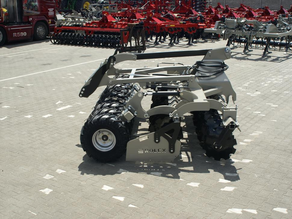 Νέα Δισκοσβάρνα ROLEX Scheibenegge /  Disc harrow with hydropack and tire roller / Dechaumeur à disques / Erpice a dischi / Дисковая борона с гидропаком и колёсным катком / Agregat talerzowy uprawowy z hydropackiem i: φωτογραφία 9