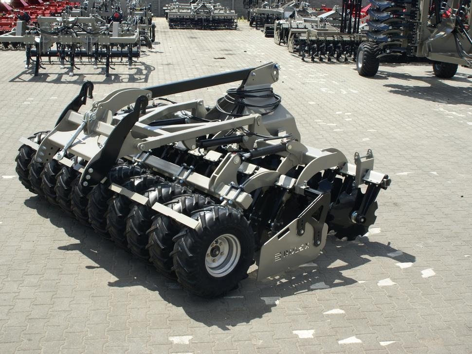 Νέα Δισκοσβάρνα ROLEX Scheibenegge /  Disc harrow with hydropack and tire roller / Dechaumeur à disques / Erpice a dischi / Дисковая борона с гидропаком и колёсным катком / Agregat talerzowy uprawowy z hydropackiem i: φωτογραφία 11