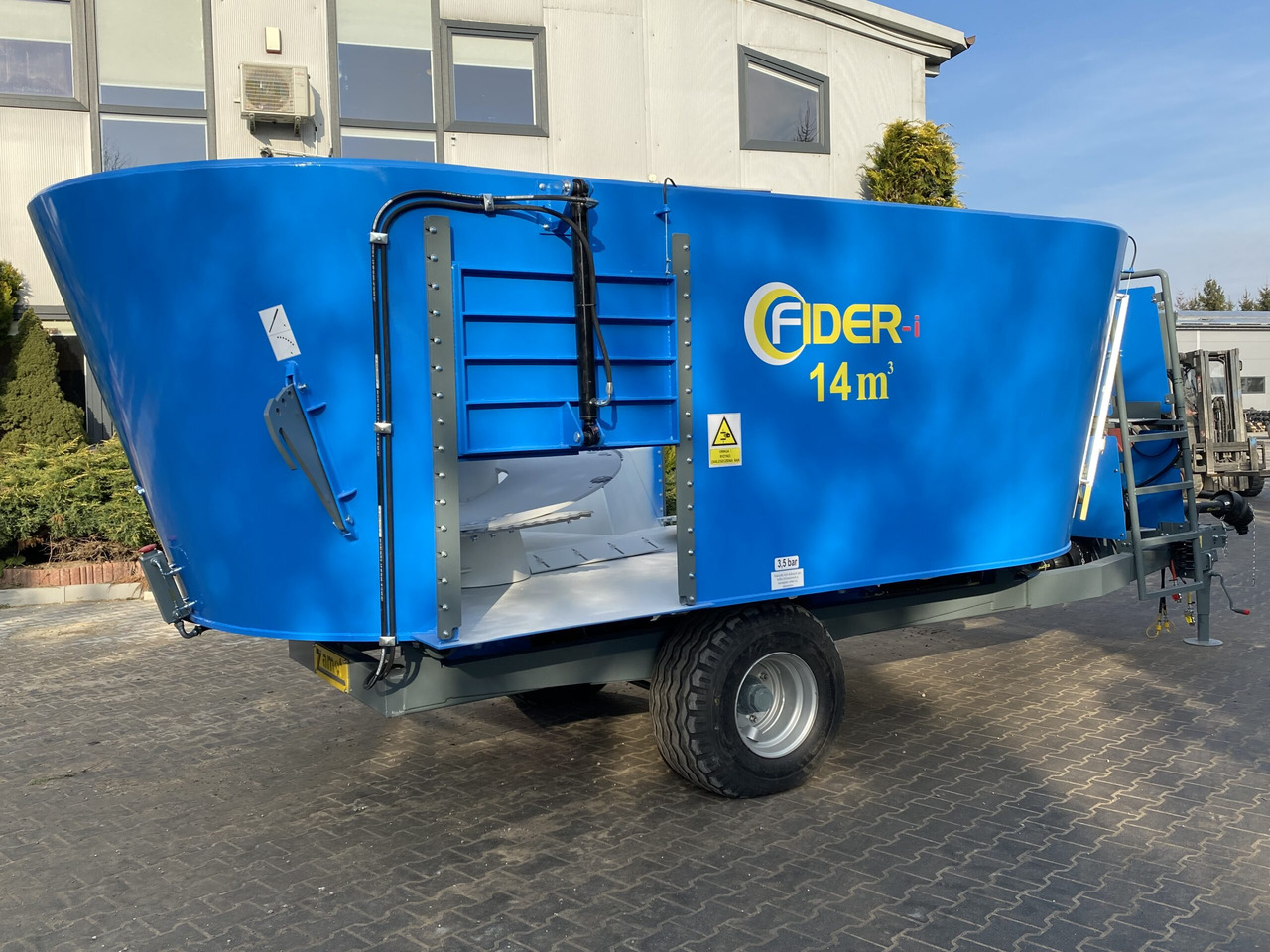 ZAMET Futtermischwagen / Feed mixer / Melangeuse / Carro miscelatore / Vagoneta 2 sinfines / Кормораздатчик 2 шнека / Wóz paszowy 14 m3 - Ενσιροδιανομέας: φωτογραφία 4 ZAMET Futtermischwagen / Feed mixer / Melangeuse / Carro miscelatore / Vagoneta 2 sinfines / Кормораздатчик 2 шнека / Wóz paszowy 14 m3 - Ενσιροδιανομέας: φωτογραφία 4