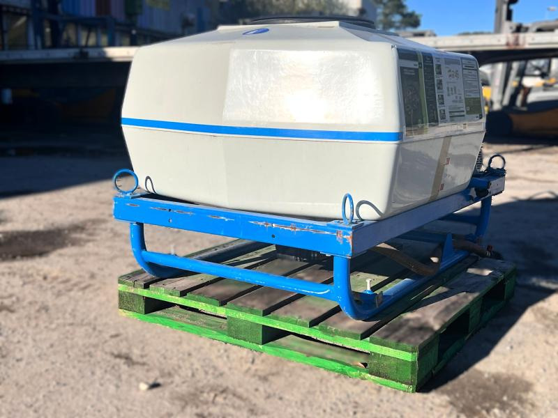 BLANCHARD CUVE D'ARROSAGE PULVERISATEUR AVEC POMPE ELECTRIQUE SUR BERCE (NET DE TVA) - Αναρτώμενο ψεκαστικό: φωτογραφία 5 BLANCHARD CUVE D'ARROSAGE PULVERISATEUR AVEC POMPE ELECTRIQUE SUR BERCE (NET DE TVA) - Αναρτώμενο ψεκαστικό: φωτογραφία 5