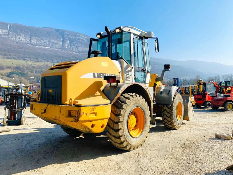 LIEBHERR Chargeuse L524 10T - Ελαστιχοφόρος φορτωτής: φωτογραφία 4 LIEBHERR Chargeuse L524 10T - Ελαστιχοφόρος φορτωτής: φωτογραφία 4
