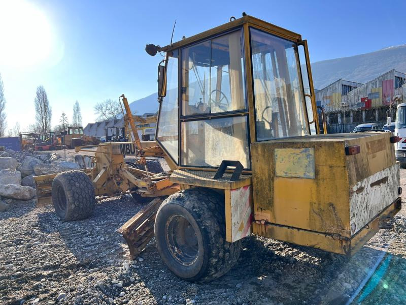 Mbu G50A NIVELEUSE 7T - Γκρέιντερ: φωτογραφία 3 Mbu G50A NIVELEUSE 7T - Γκρέιντερ: φωτογραφία 3