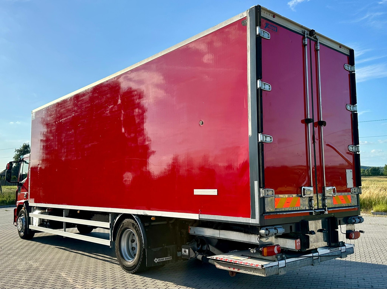 IVECO EUROCARGO 180-320 / CHŁODNIA / WINDA / 21 PALET / 8.5 M DŁUGOŚCI / CARRIER / SYPIALKA / EURO 6 - Φορτηγό ψυγείο: φωτογραφία 5 IVECO EUROCARGO 180-320 / CHŁODNIA / WINDA / 21 PALET / 8.5 M DŁUGOŚCI / CARRIER / SYPIALKA / EURO 6 - Φορτηγό ψυγείο: φωτογραφία 5