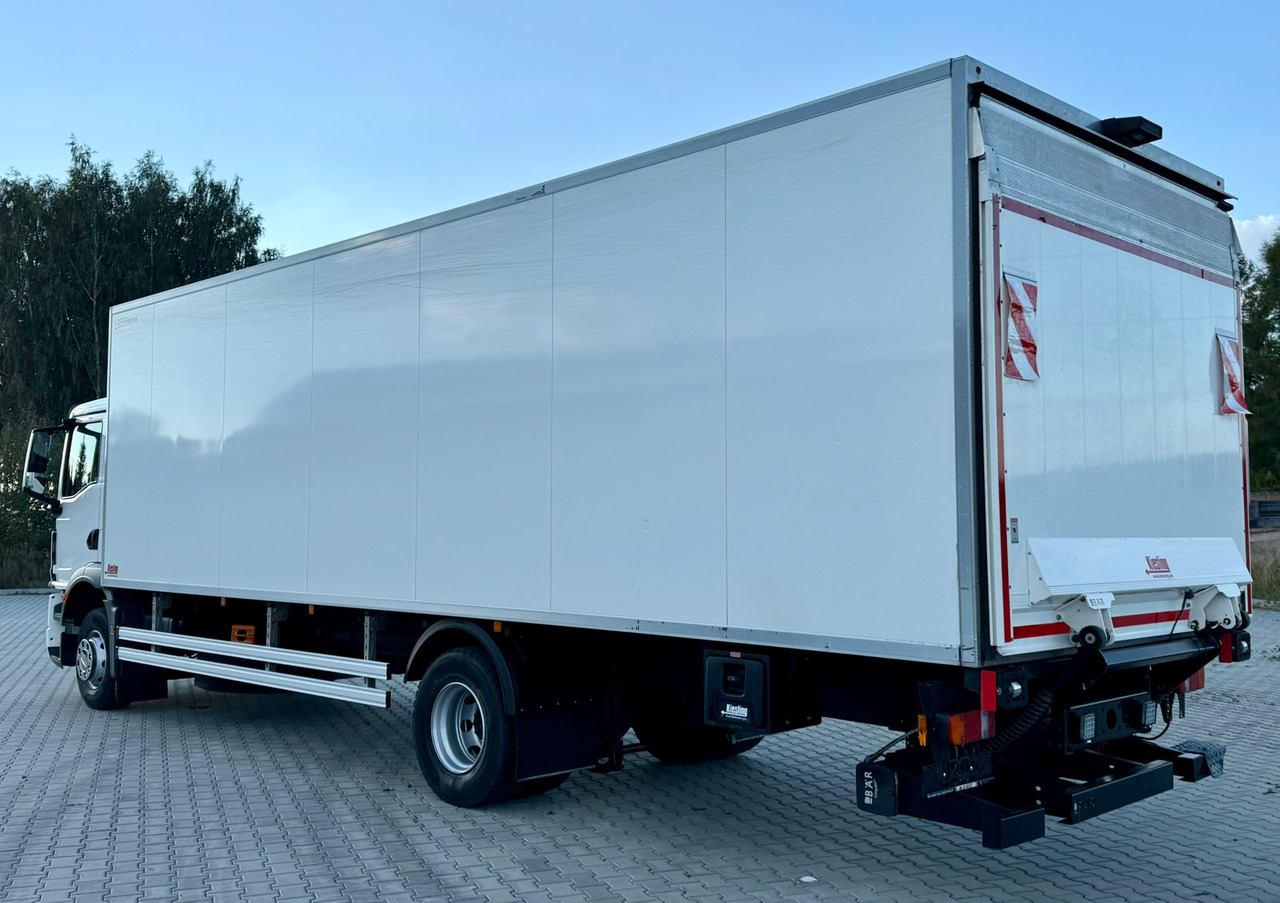 MAN TGM 15.290 / CHŁODNIA / WINDA / 8.3 M DŁUGOŚCI / 20 EUROPALET / THERMO KING / +30/-30 / AUTOMAT / 2021 ROK / SERWISOWANY - Φορτηγό ψυγείο: φωτογραφία 4 MAN TGM 15.290 / CHŁODNIA / WINDA / 8.3 M DŁUGOŚCI / 20 EUROPALET / THERMO KING / +30/-30 / AUTOMAT / 2021 ROK / SERWISOWANY - Φορτηγό ψυγείο: φωτογραφία 4