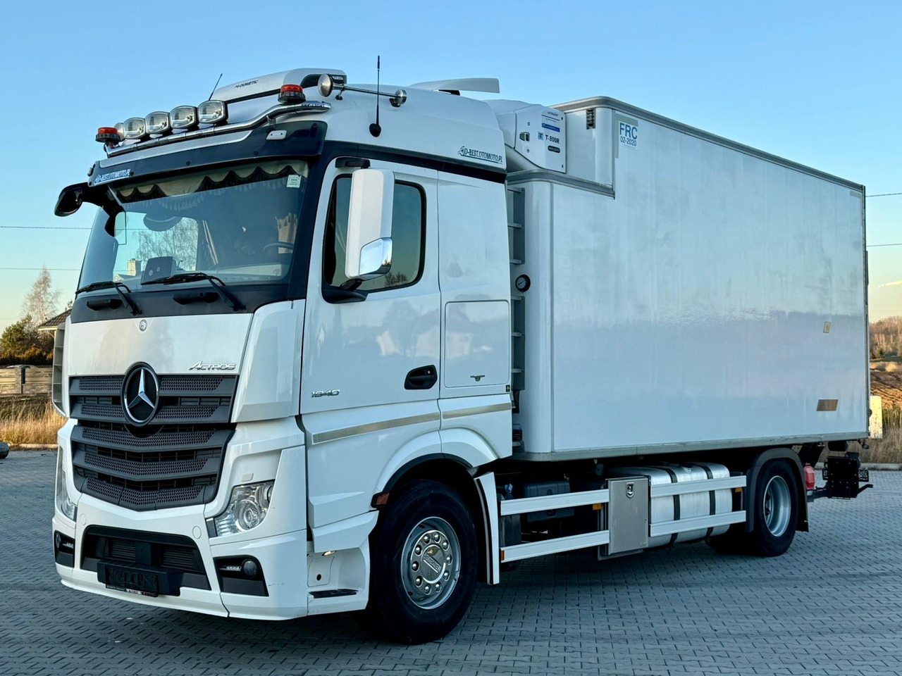 MERCEDES-BENZ ACTROS 1840 / CHŁODNIA / WINDA / 15 EUROPALET / 6.10 M DŁUGOŚCI / DUŻA KABINA / AUTOMAT / SPROWADZONY / SERWISOWANY / EURO 6 - Φορτηγό ψυγείο: φωτογραφία 2 MERCEDES-BENZ ACTROS 1840 / CHŁODNIA / WINDA / 15 EUROPALET / 6.10 M DŁUGOŚCI / DUŻA KABINA / AUTOMAT / SPROWADZONY / SERWISOWANY / EURO 6 - Φορτηγό ψυγείο: φωτογραφία 2