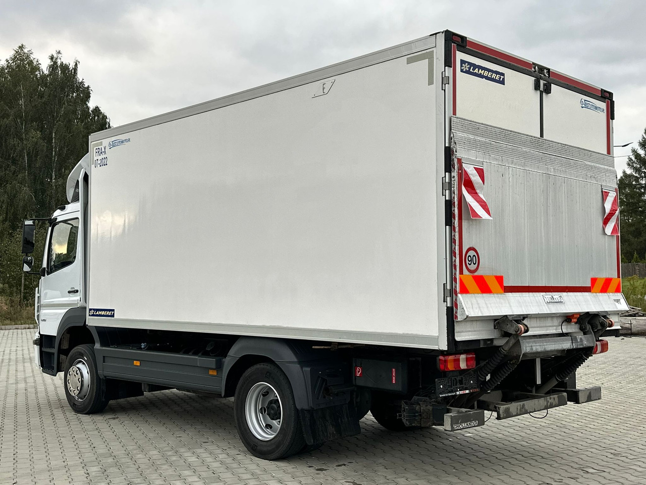 MERCEDES-BENZ ATEGO 1218 / CHŁODNIA / WINDA / 12 PALET / 5.10 M DŁUGOŚCI / AUTOMAT / LAMBERET / 5090 KG ŁADOWNOŚCI - Φορτηγό ψυγείο: φωτογραφία 3 MERCEDES-BENZ ATEGO 1218 / CHŁODNIA / WINDA / 12 PALET / 5.10 M DŁUGOŚCI / AUTOMAT / LAMBERET / 5090 KG ŁADOWNOŚCI - Φορτηγό ψυγείο: φωτογραφία 3