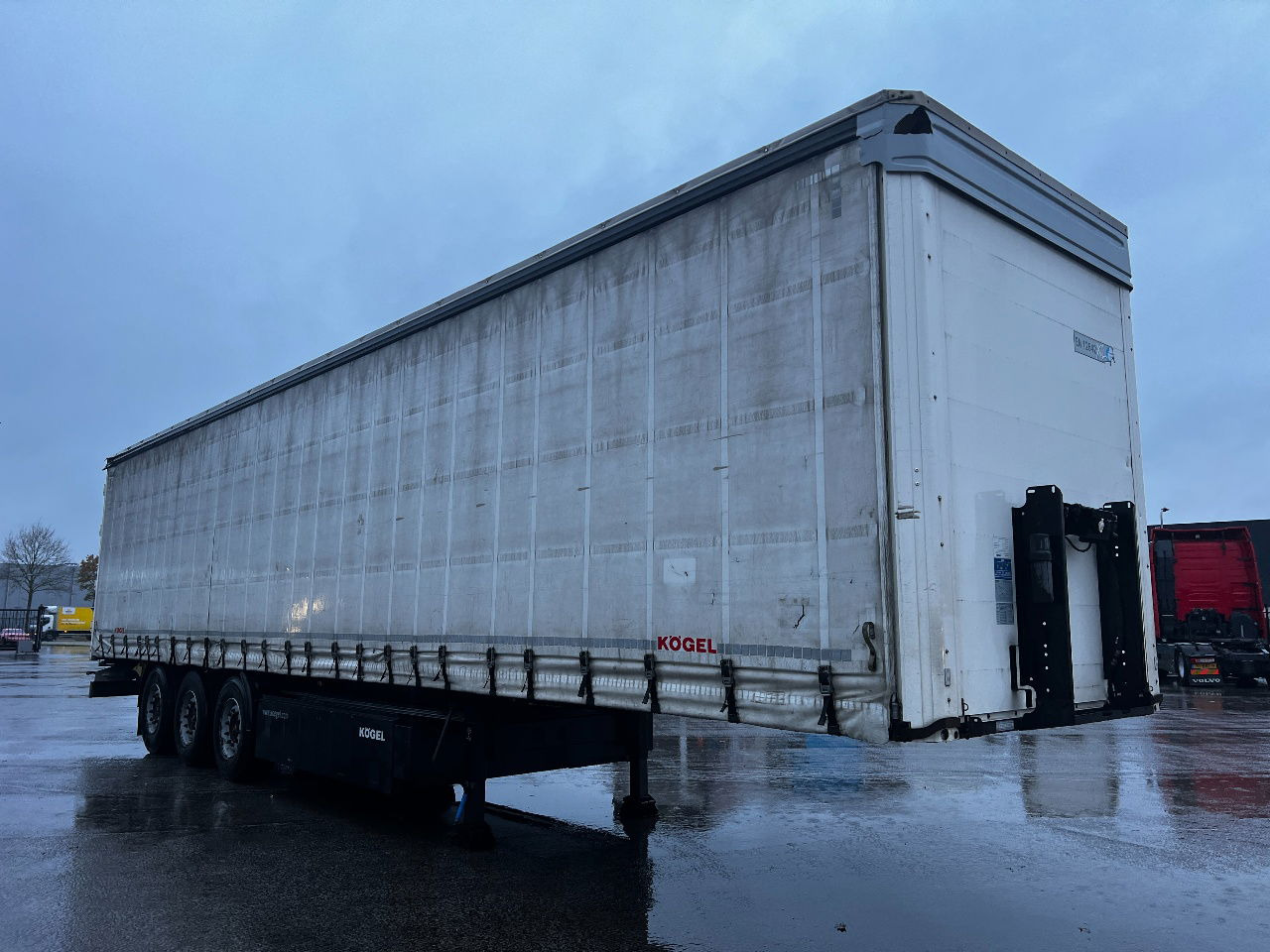 Kögel SN24 met liftas en SAF assen - Επικαθήμενο κουρτίνα: φωτογραφία 2 Kögel SN24 met liftas en SAF assen - Επικαθήμενο κουρτίνα: φωτογραφία 2