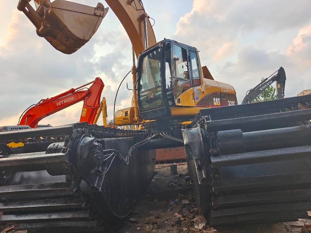 CAT 320 C - Πλωτός εκσκαφέας: φωτογραφία 3 CAT 320 C - Πλωτός εκσκαφέας: φωτογραφία 3