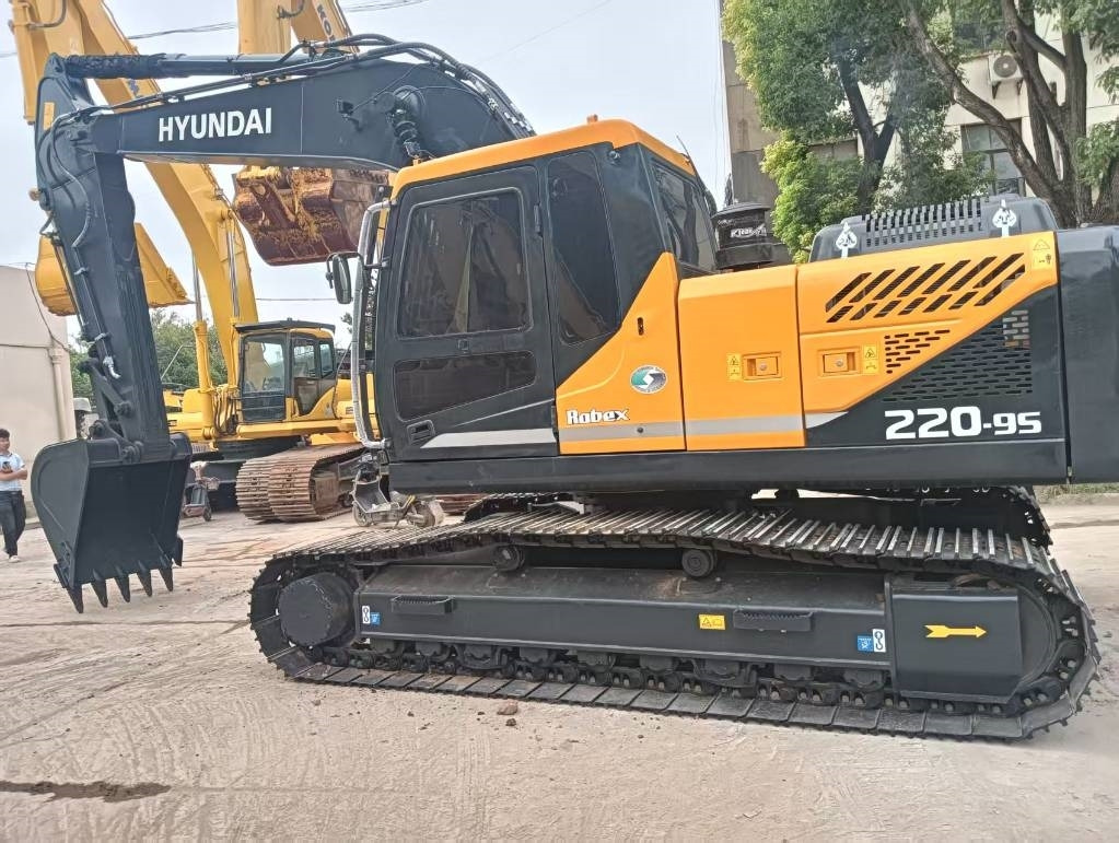 Ερπυστριοφόρος εκσκαφέας Hyundai 220 LC-9S: φωτογραφία 16 Ερπυστριοφόρος εκσκαφέας Hyundai 220 LC-9S: φωτογραφία 16
