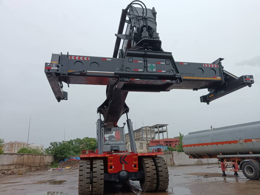 Kalmar DRF 450 - Reachstacker: φωτογραφία 4 Kalmar DRF 450 - Reachstacker: φωτογραφία 4