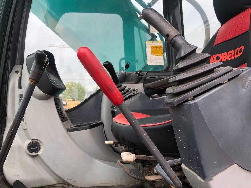 Kobelco SK 210 - Ερπυστριοφόρος εκσκαφέας: φωτογραφία 4 Kobelco SK 210 - Ερπυστριοφόρος εκσκαφέας: φωτογραφία 4