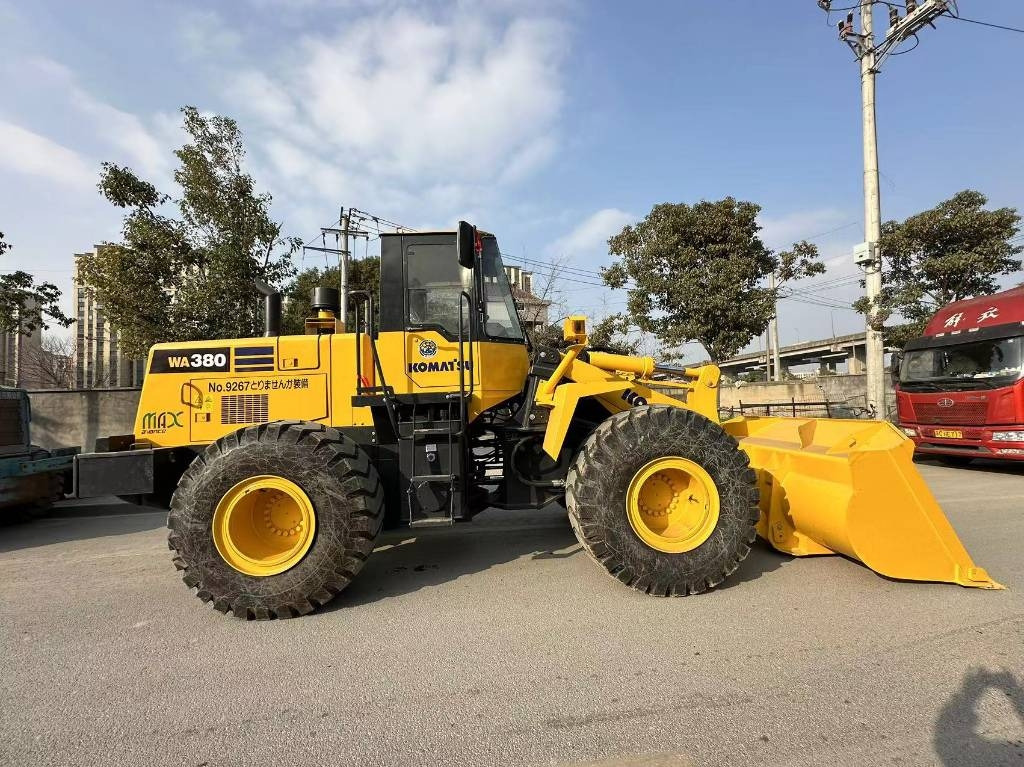 Komatsu WA 380 - Ελαστιχοφόρος φορτωτής: φωτογραφία 1 Komatsu WA 380 - Ελαστιχοφόρος φορτωτής: φωτογραφία 1