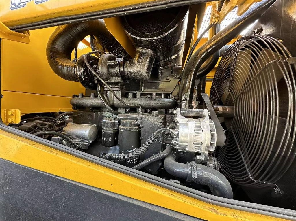 Komatsu WA 380 - Ελαστιχοφόρος φορτωτής: φωτογραφία 2 Komatsu WA 380 - Ελαστιχοφόρος φορτωτής: φωτογραφία 2