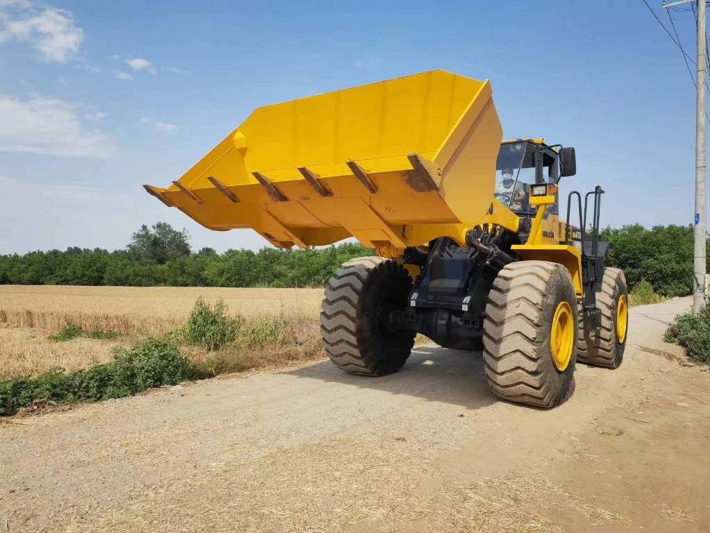 Komatsu WA 470-3 - Ελαστιχοφόρος φορτωτής: φωτογραφία 2 Komatsu WA 470-3 - Ελαστιχοφόρος φορτωτής: φωτογραφία 2