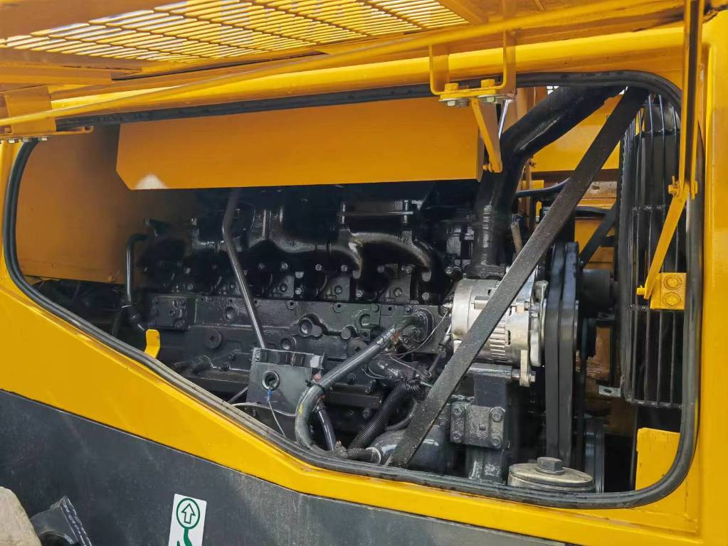 Komatsu WA 470-3 - Ελαστιχοφόρος φορτωτής: φωτογραφία 4 Komatsu WA 470-3 - Ελαστιχοφόρος φορτωτής: φωτογραφία 4
