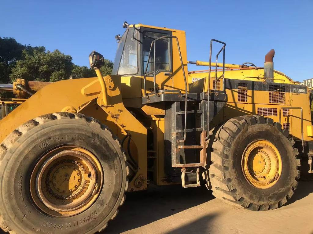 Komatsu WA 600-3 - Ελαστιχοφόρος φορτωτής: φωτογραφία 3 Komatsu WA 600-3 - Ελαστιχοφόρος φορτωτής: φωτογραφία 3