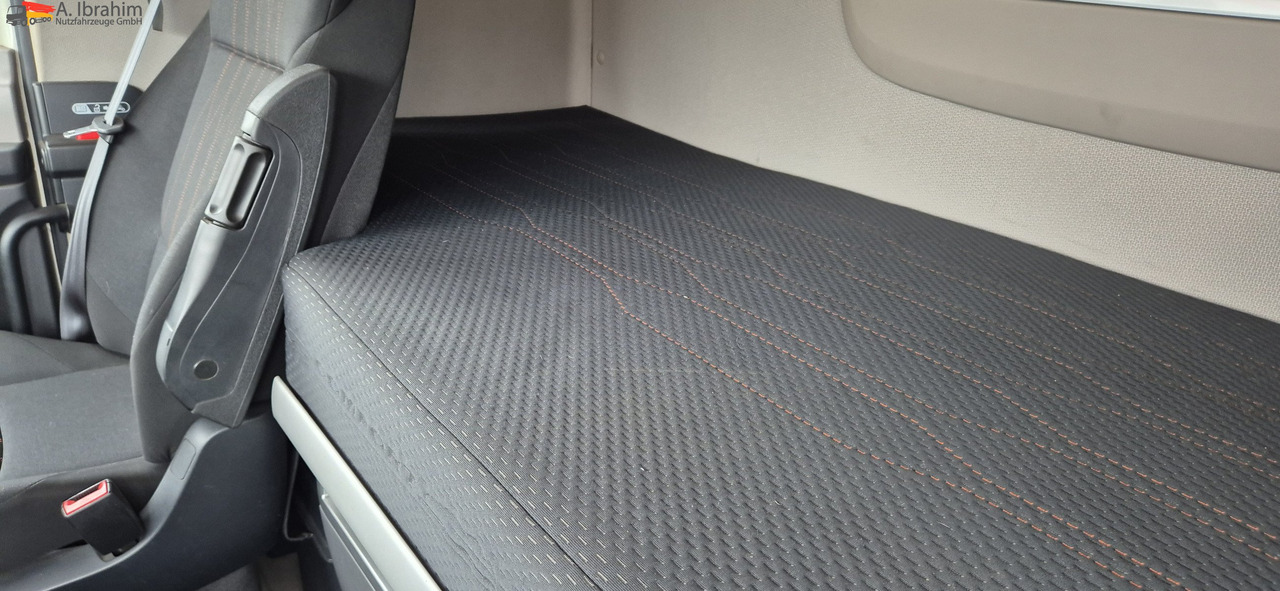 Daf XF 450 FAR Edscha Liftachse auch als Komplettzug !! - Φορτηγό μουσαμάς: φωτογραφία 3 Daf XF 450 FAR Edscha Liftachse auch als Komplettzug !! - Φορτηγό μουσαμάς: φωτογραφία 3