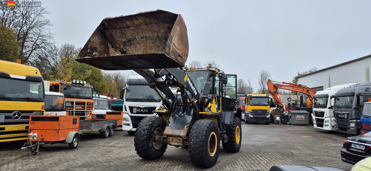 Komatsu WA 250 Zustand technisch ok, optisch 3-4 Unterlagen vorhanden - Ελαστιχοφόρος φορτωτής: φωτογραφία 1 Komatsu WA 250 Zustand technisch ok, optisch 3-4 Unterlagen vorhanden - Ελαστιχοφόρος φορτωτής: φωτογραφία 1