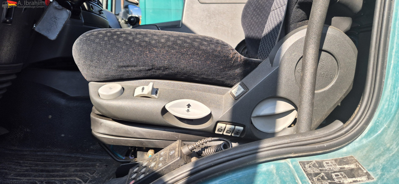 Mercedes-Benz 1824 Kipper Kran, Edelstahlaufbau Tierentsorgung - Φορτηγό ανατρεπόμενο, Φορτηγό με γερανό: φωτογραφία 4 Mercedes-Benz 1824 Kipper Kran, Edelstahlaufbau Tierentsorgung - Φορτηγό ανατρεπόμενο, Φορτηγό με γερανό: φωτογραφία 4