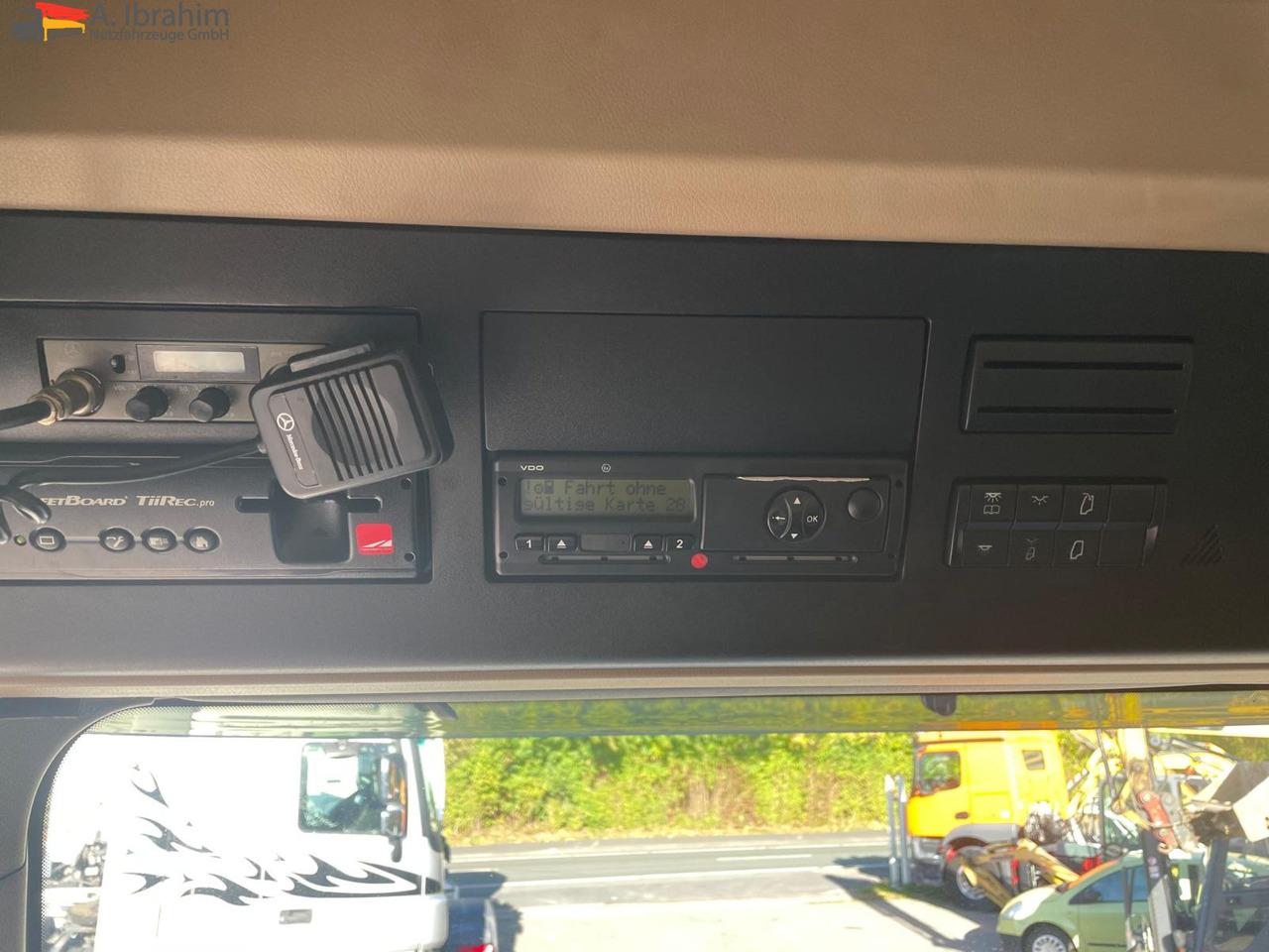 Mercedes-Benz 1842 LS Retarder Klima, Zustand gut, fehlerfrei deutsches Fahrzeug - Τράκτορας: φωτογραφία 3 Mercedes-Benz 1842 LS Retarder Klima, Zustand gut, fehlerfrei deutsches Fahrzeug - Τράκτορας: φωτογραφία 3
