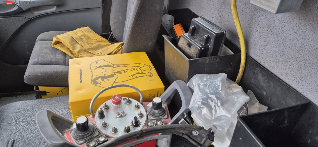 Mercedes-Benz 3241 PM 21-3 Liebherr 7 cbm PUMI Putzmeister Liebherr - Μπετονιέρα αντλία: φωτογραφία 3 Mercedes-Benz 3241 PM 21-3 Liebherr 7 cbm PUMI Putzmeister Liebherr - Μπετονιέρα αντλία: φωτογραφία 3