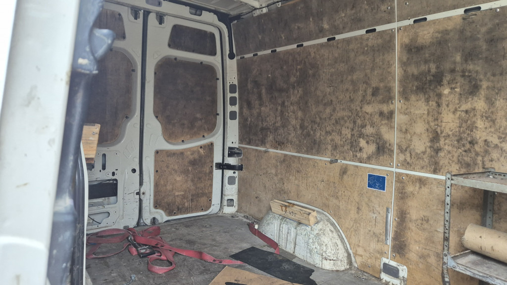 VW Crafter 2.5 Diesel Rost ja, technisch super, HU neu 01 2025 - Βαν: φωτογραφία 5 VW Crafter 2.5 Diesel Rost ja, technisch super, HU neu 01 2025 - Βαν: φωτογραφία 5