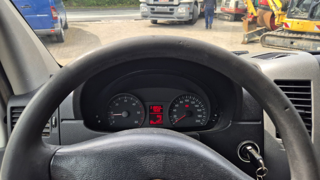 VW Crafter 2.5 Diesel Rost ja, technisch super, HU neu 01 2025 - Βαν: φωτογραφία 3 VW Crafter 2.5 Diesel Rost ja, technisch super, HU neu 01 2025 - Βαν: φωτογραφία 3