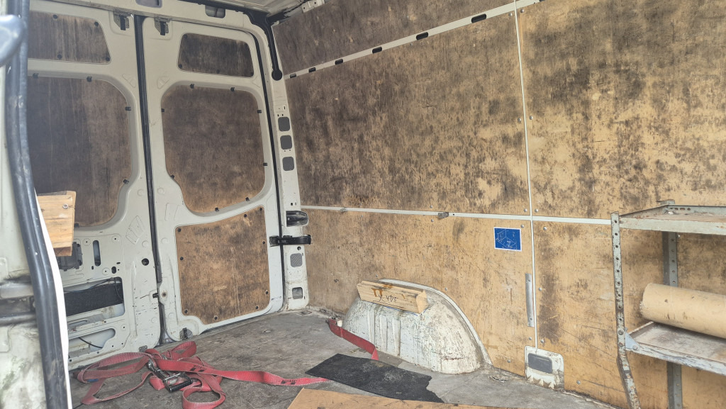 VW Crafter 2.5 Diesel Rost ja, technisch super, HU neu 01 2025 - Βαν: φωτογραφία 4 VW Crafter 2.5 Diesel Rost ja, technisch super, HU neu 01 2025 - Βαν: φωτογραφία 4