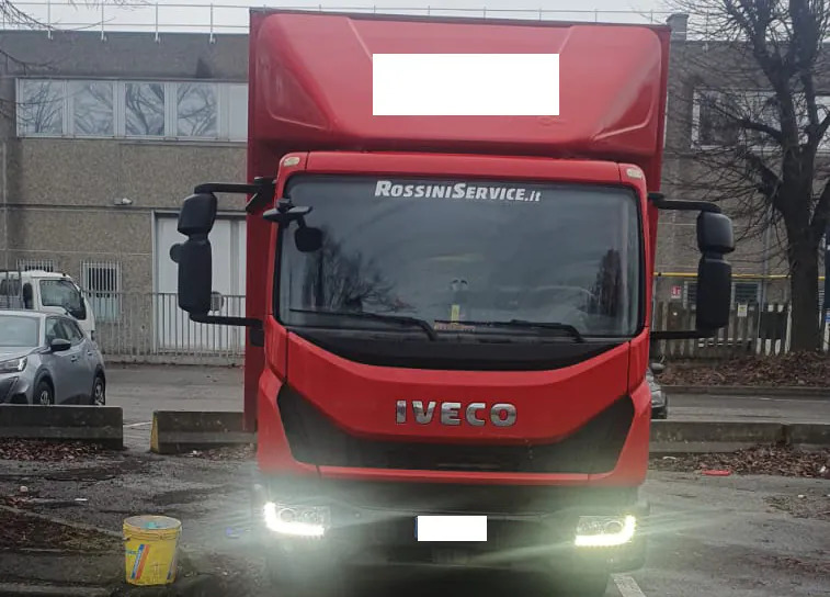 IVECO EUROCARGO 100E18 - Φορτηγό κόφα: φωτογραφία 4 IVECO EUROCARGO 100E18 - Φορτηγό κόφα: φωτογραφία 4