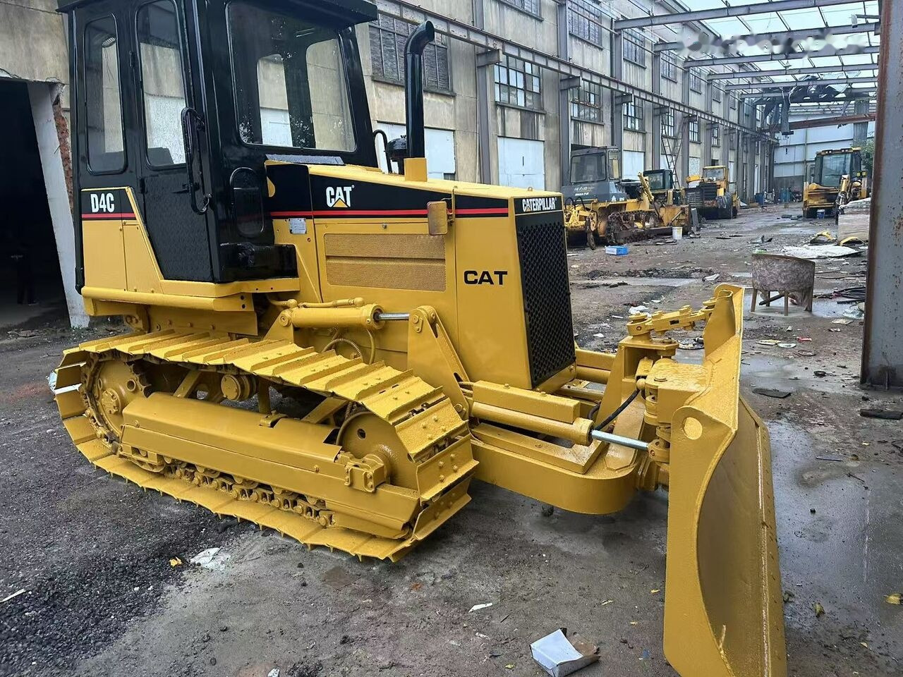 Caterpillar D4C - Μπουλντόζα: φωτογραφία 2 Caterpillar D4C - Μπουλντόζα: φωτογραφία 2