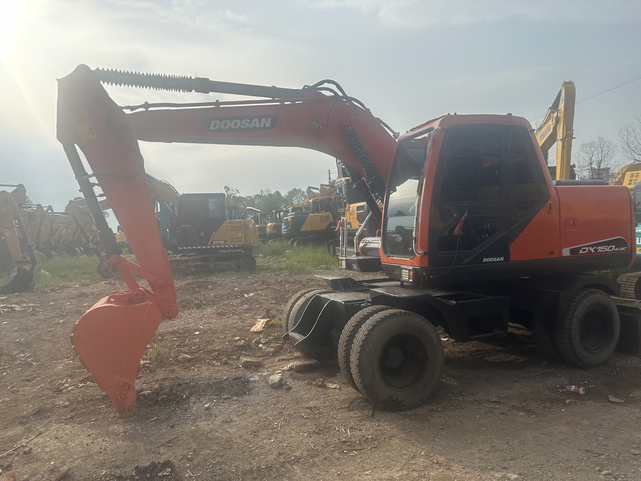 Doosan DX150W-9C - Τροχοφόρος εκσκαφέας: φωτογραφία 1 Doosan DX150W-9C - Τροχοφόρος εκσκαφέας: φωτογραφία 1