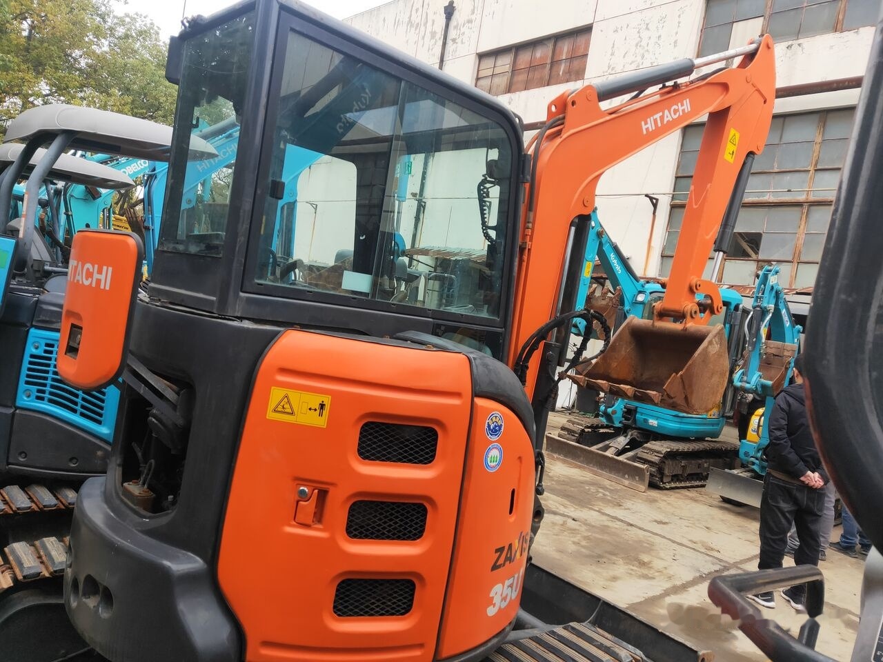 Hitachi ZX35 - Μίνι εκσκαφέας: φωτογραφία 4 Hitachi ZX35 - Μίνι εκσκαφέας: φωτογραφία 4